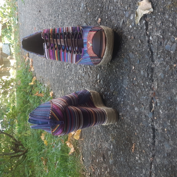 Chinese Laundry platforms,size 8.5 multiple colors - Picture 2 of 5